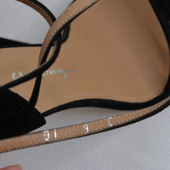 NWOB Salvatore Ferragamo Ines X5 Black Suede Heels Sz 9 - Picture 9 of 9